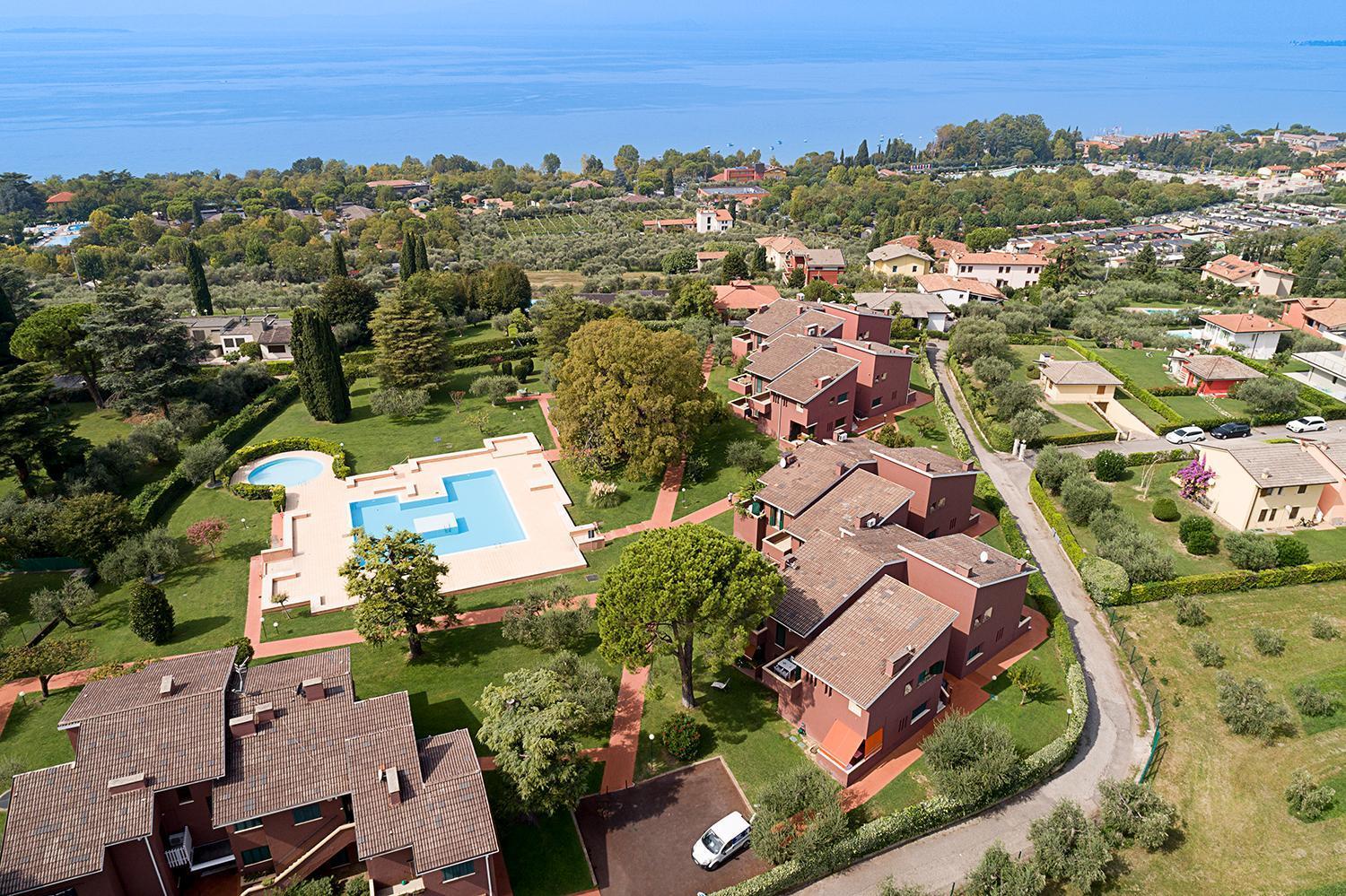 Apartments Blue View - Residence Casetto Bardolino - Regarda Travel エクステリア 写真